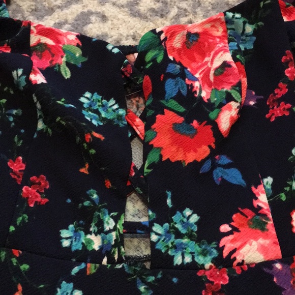 Dress - Picture 2 of 7